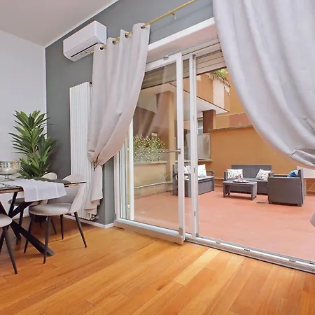 New With Terrace - 150m Metro A Apartment