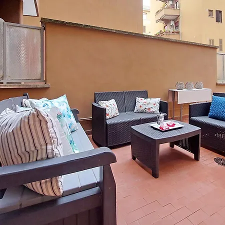 New With Terrace - 150m Metro A Apartment *