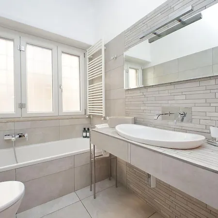 New With Terrace - 150m Metro A Apartment