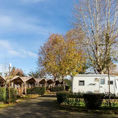 Tatil parkı Hu In Town 2*