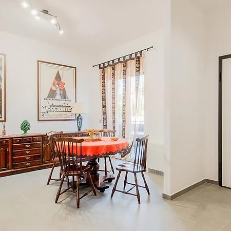 Apartment Scini By Rentbeat