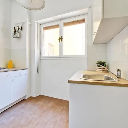 Cozy Angeloni Apartment