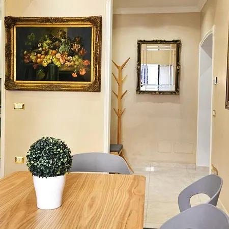 Boulevard Apartment
