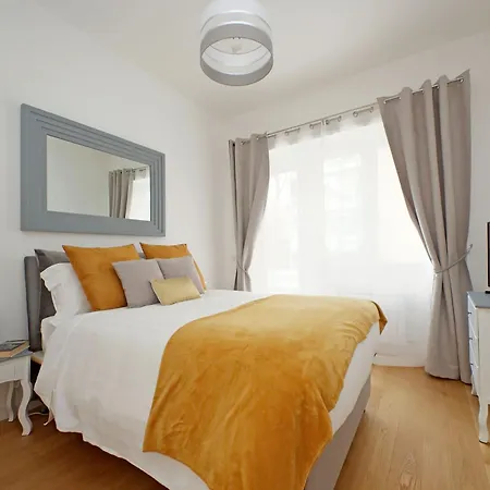 Graceful Near St Peter Metro 100 Mt Apartment Rome