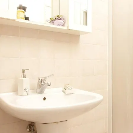 800m Sanpietro Station, Vatican, Centro Apartment *
