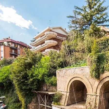 Silenzioso, Grande, Comodo A Trastevere Apartment