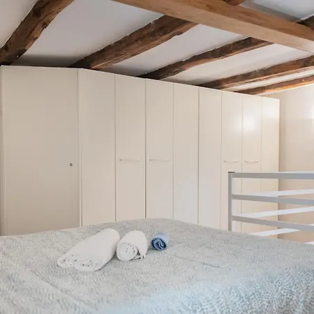 Domus Palestro Apartment