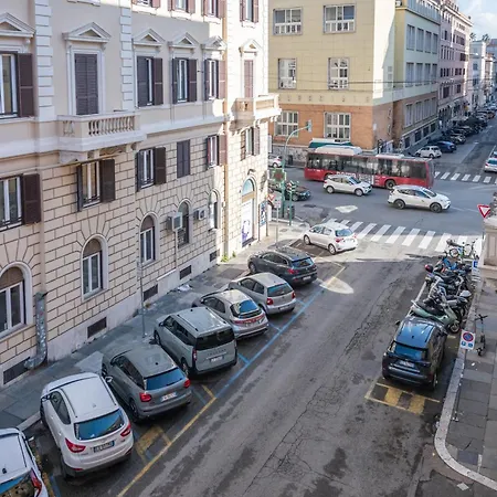 Domus Palestro Apartment *