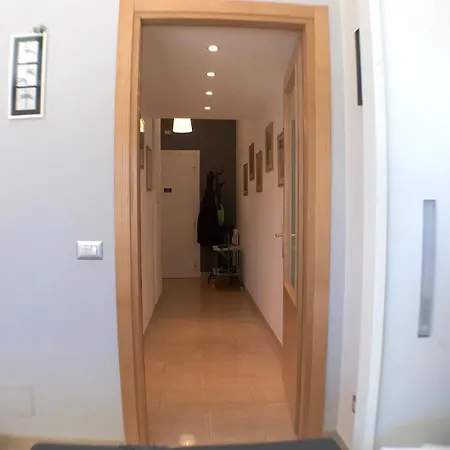 Spacious And Bright Flat In Appartamento *