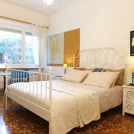Casa Donatello - Far From * Roma