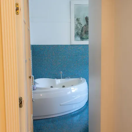Moon Cove, Borghese Prestige Hideaway