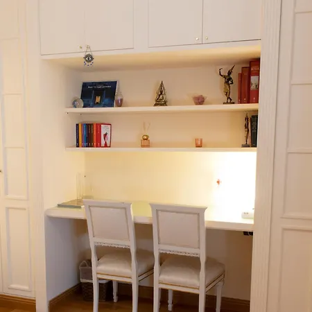 Moon Cove, Borghese Prestige Hideaway *