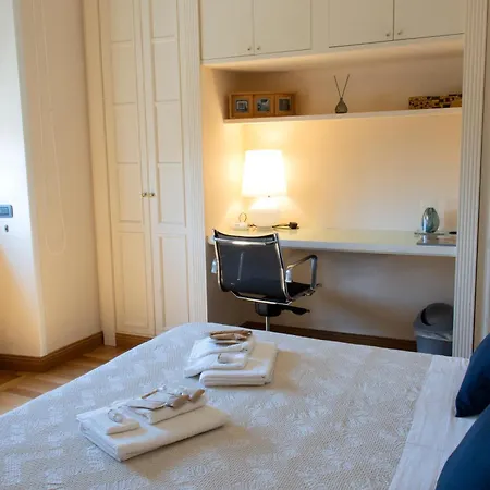 Moon Cove, Borghese Prestige Hideaway Rome