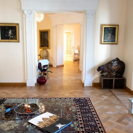 Moon Cove, Borghese Prestige Hideaway Apartment *