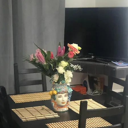 Jef Vaticano, Apartment *