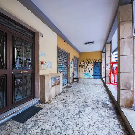 Metrofront-apartment