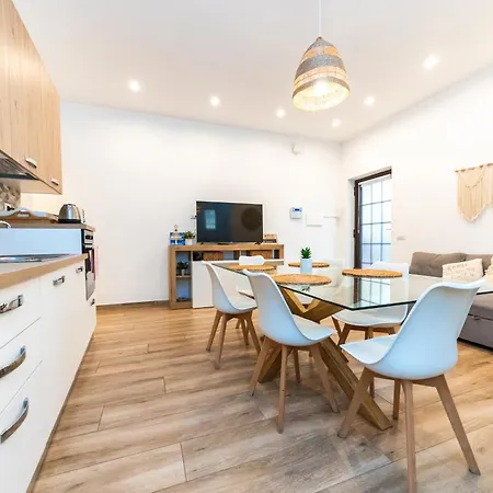 Apartment Metrofront-apartment