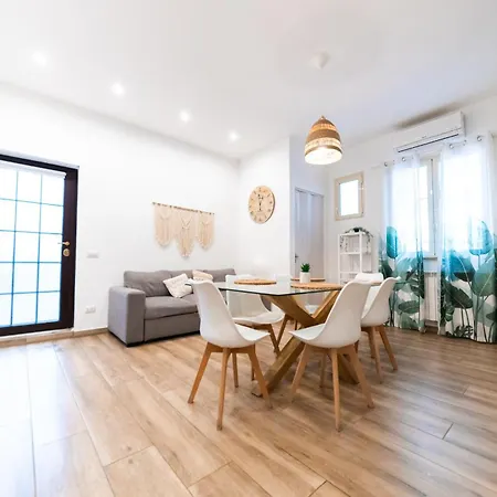 Metrofront-apartment *