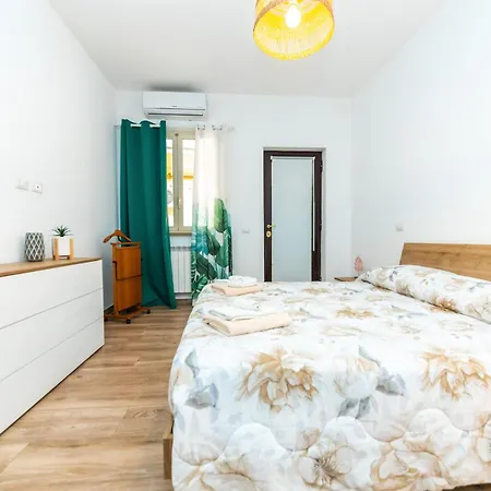Metrofront-apartment Apartment