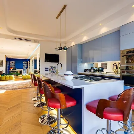 Luxury Penthouse With Terrace And Hot Tub *