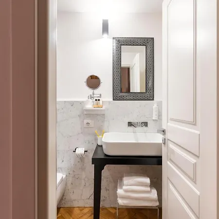 Vanity Navona Hotel 2*