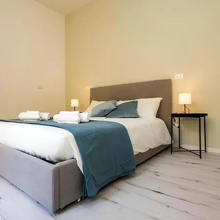 1 Minuto Da San Pietro - Nicole House