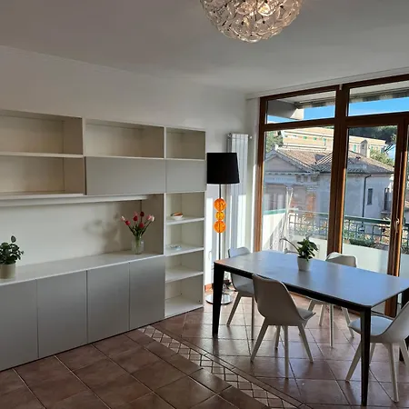 La Casa Del Tomo *