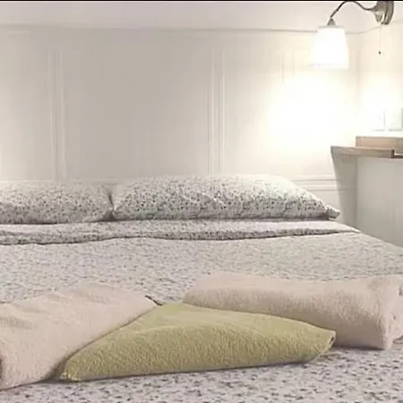 Versailles Deluxe Homestay