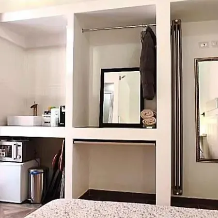 Versailles Deluxe Homestay *