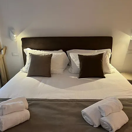 Cicerone's Luxury Guest house *