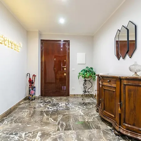 Elegant Retreat In Rome, Comfort & Style - Metro A Rome