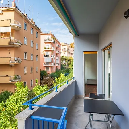 Skylife Modern 4-bedroom Trastevere Apartment
