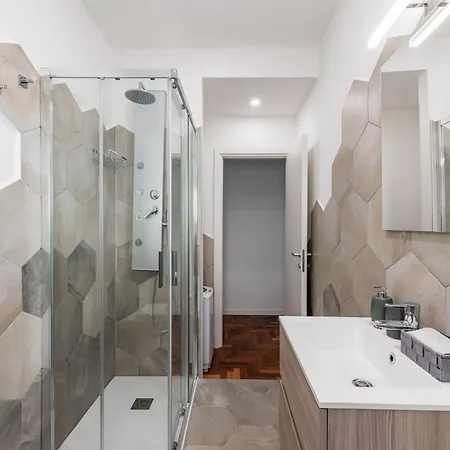 Skylife Modern 4-bedroom Trastevere Apartment