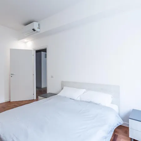 Skylife Modern 4-bedroom Trastevere Apartment *