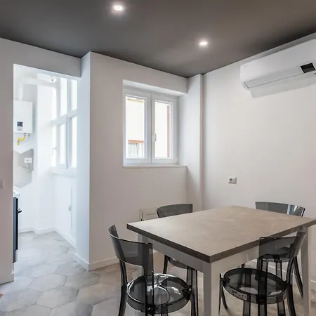 Skylife Modern 4-bedroom Trastevere Apartment