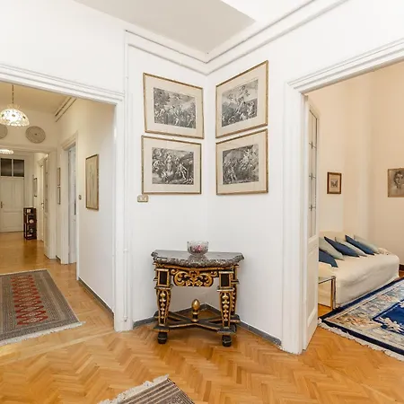 Amazing San Giovanni In Laterano Apartment *