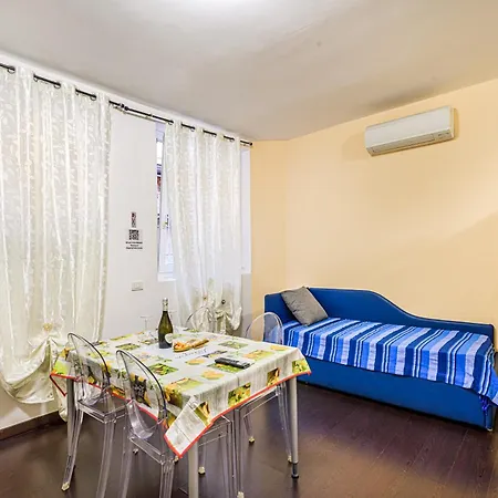 Deluxe Pantheon Apartment *