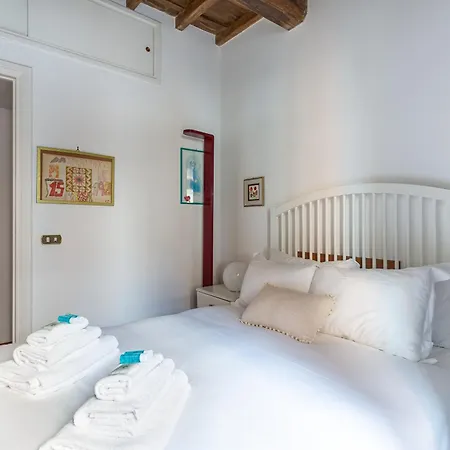 Apartment Iflat Classy & Spacious Near Campo De Fiori *