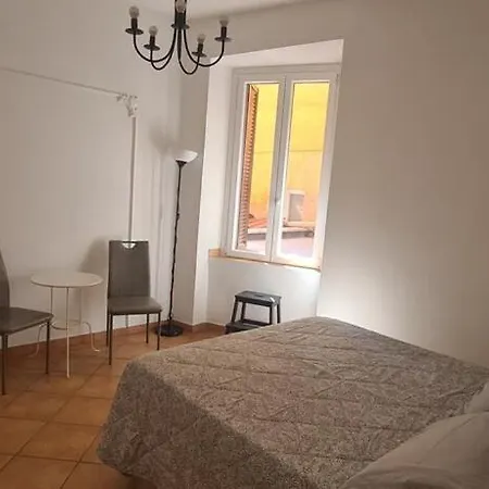 Il Grillo Ai Fori Romani *
