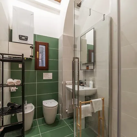 Brand New In The Heart Of Rome-for 5! *