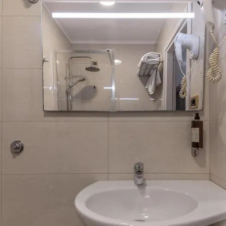 Hotiday Collection - Porta Pia 4* Rome