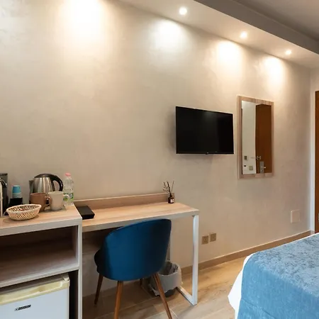 Rome Love Hotel מלון *