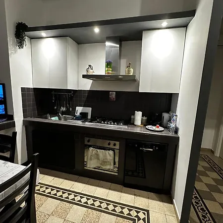 Jef Vaticano, Apartment *