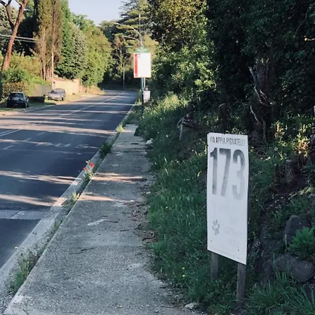 Appia Antica Giardino Parcheggio Fermata Bus 4 Ospiti Roma