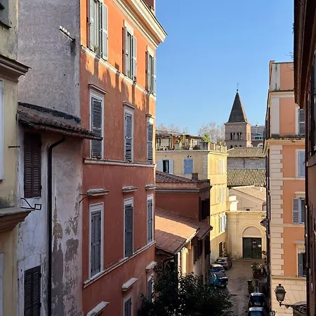 Design And Cozy In Trastevere Apartment