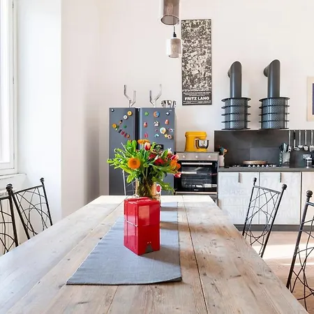 Principe House, Rome, 3 Bedroom 2 Bath, Elegant Full Of Light Roma