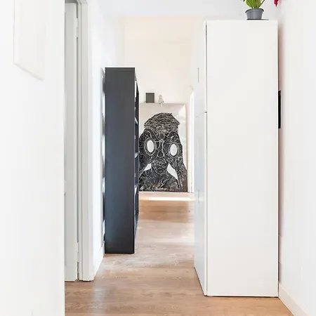 Principe House, Rome, 3 Bedroom 2 Bath, Elegant Full Of Light Rome