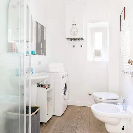 Apartment Principe House, Rome, 3 Bedroom 2 Bath, Elegant Full Of Light