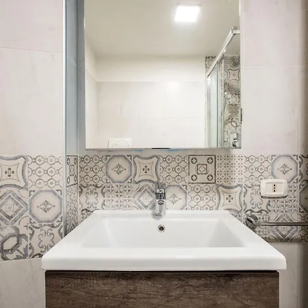 Comfortable Pied-a-terre In The Center Of Apartment