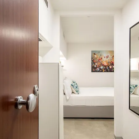 Comfortable Pied-a-terre In The Center Of Apartment *